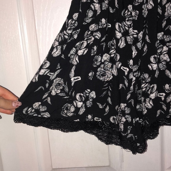 LOVELY SUMMER ROMP - Picture 2 of 3